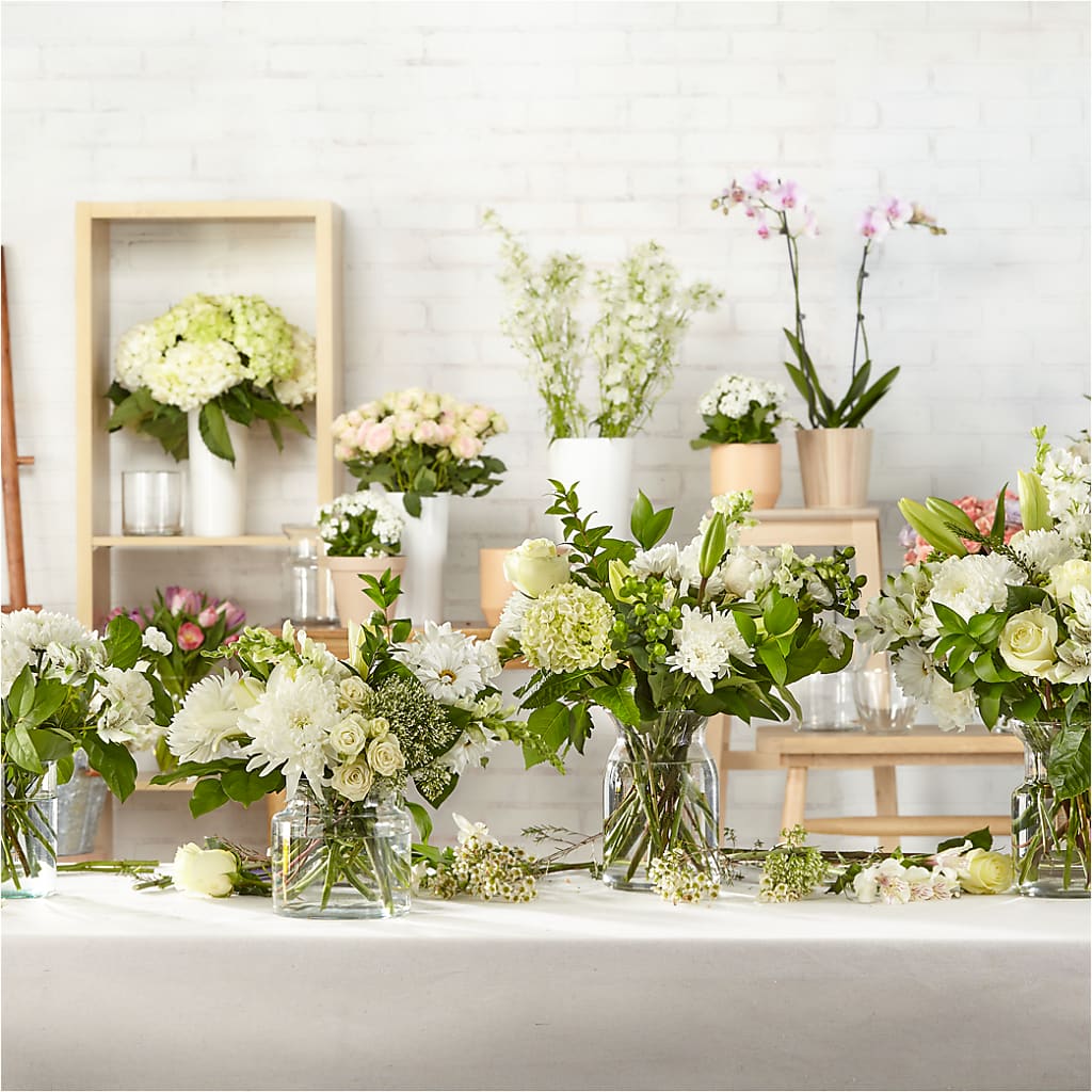 Classic Ivory – A Florist Original –  Best Choice Floral And Landscape, Hortonville WI