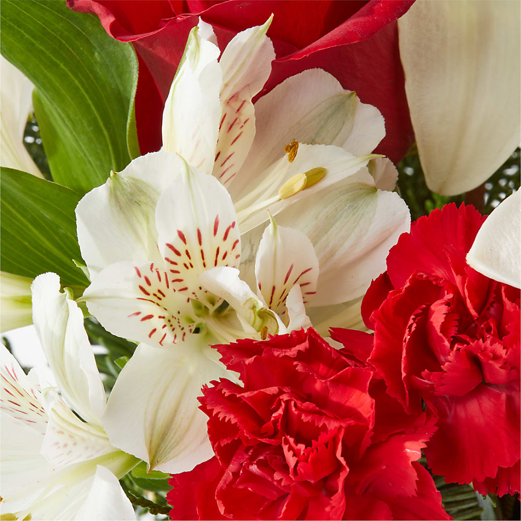 Holiday Season Bouquet –  Best Choice Floral And Landscape, Hortonville WI